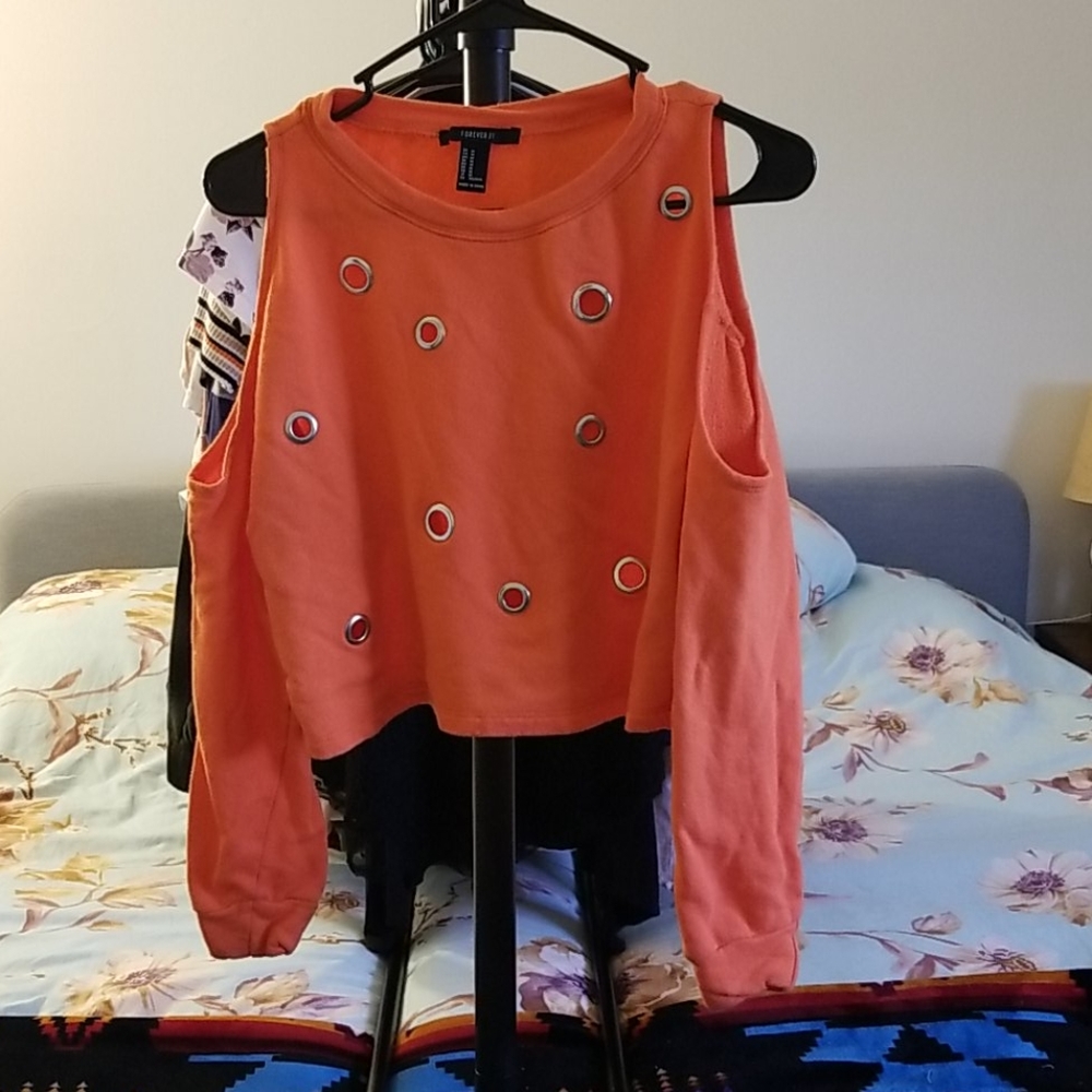 Forever 21 shoulder cut out crop top